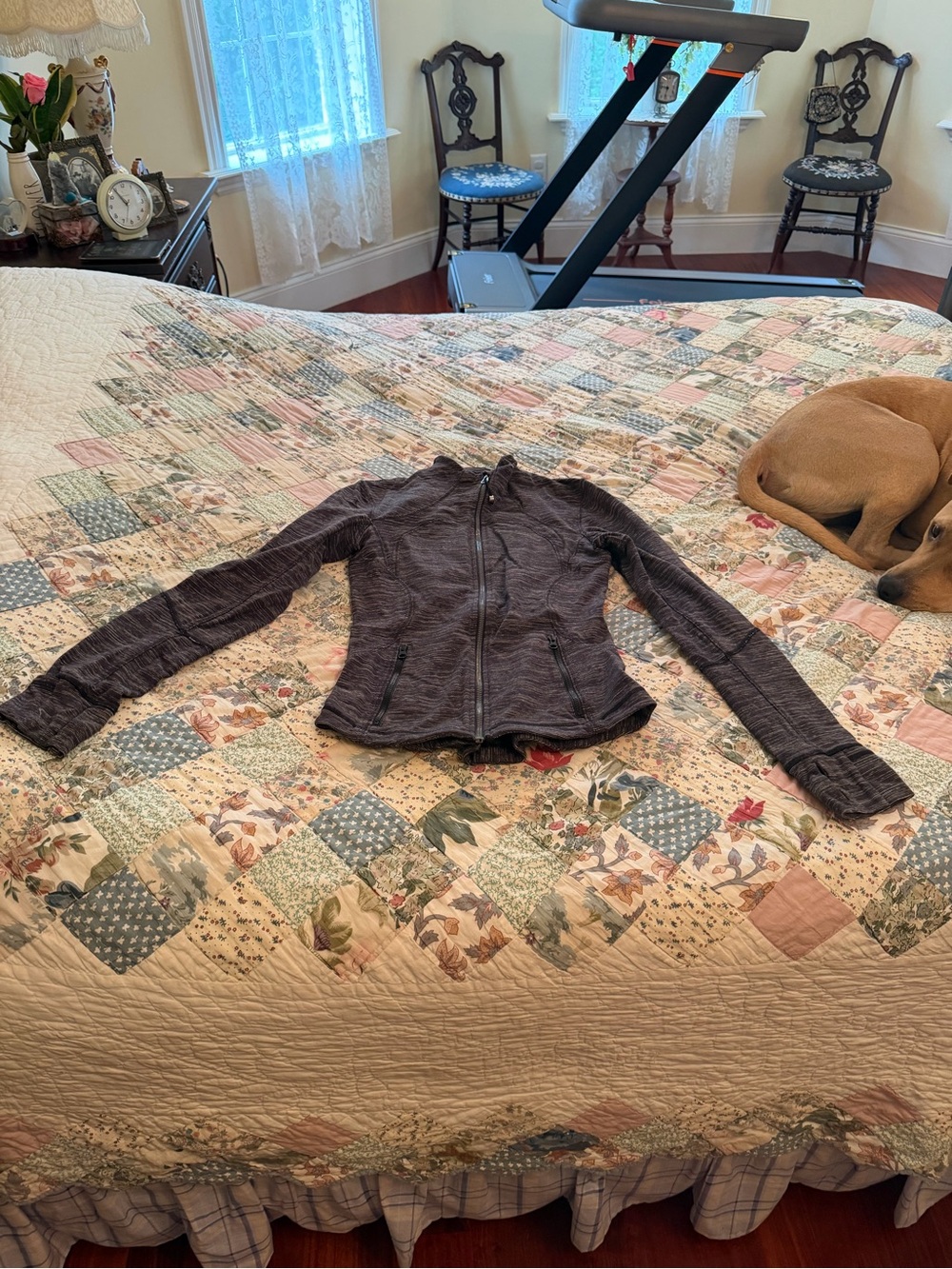 LULULEMON DEFINE JACKET SIZE 4 GRAY STRIPE